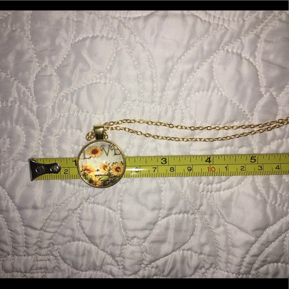 🌻 Sweet Sunflower LOVE Necklace 🌻 - Picture 2 of 7